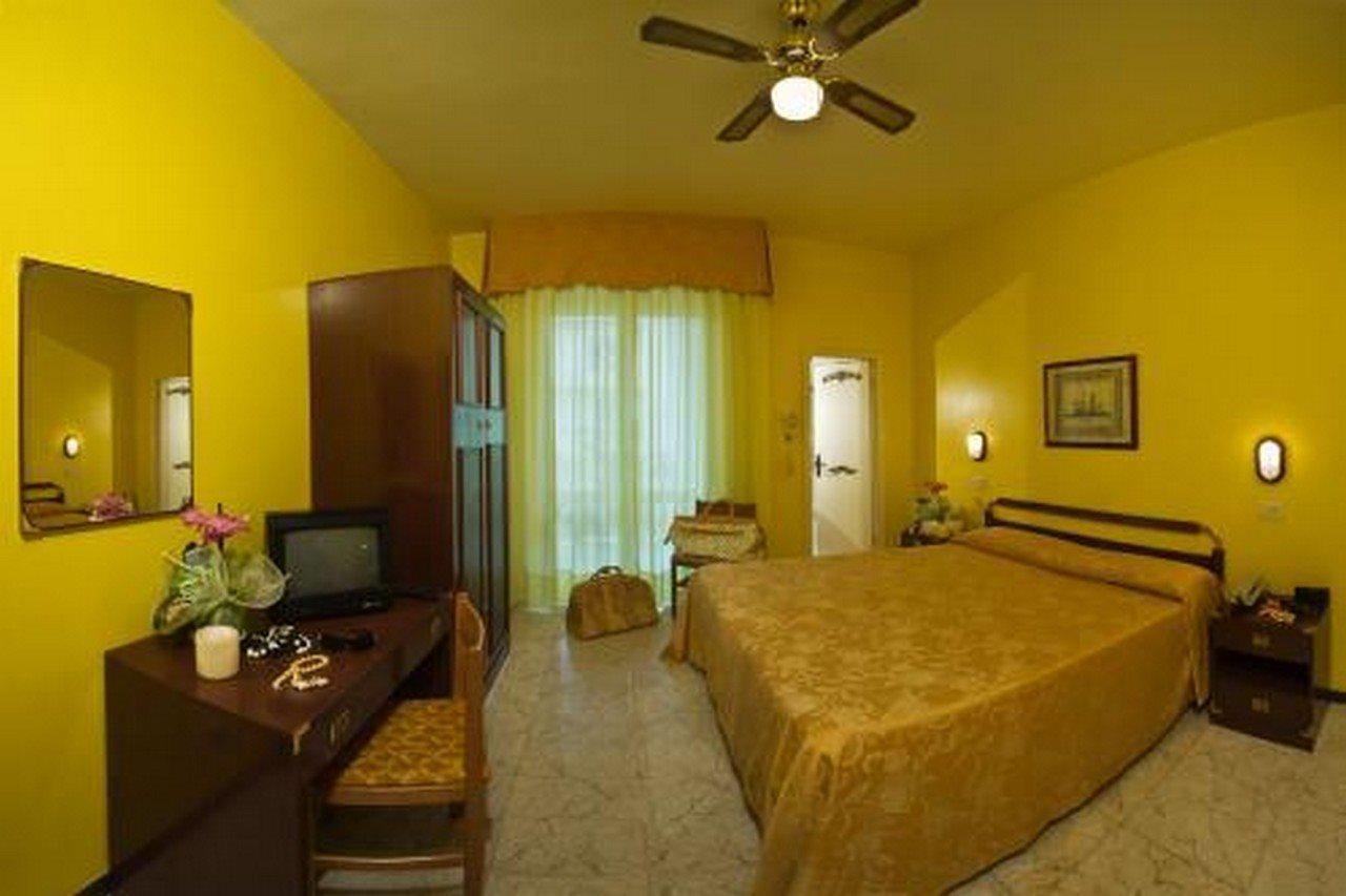 Hotel Maremonti Gabicce Mare Ruang foto