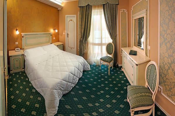 Hotel Maremonti Gabicce Mare Bagian luar foto